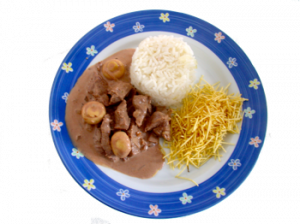 Strogonoff com arroz e batata palha